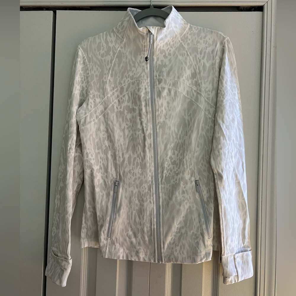 NWT Lululemon “Contour Spot White Multi” “Define Jacket”